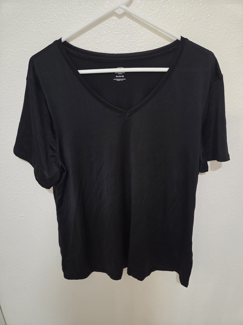 Athletic Works Black V-Neck Short Sleeve Tee